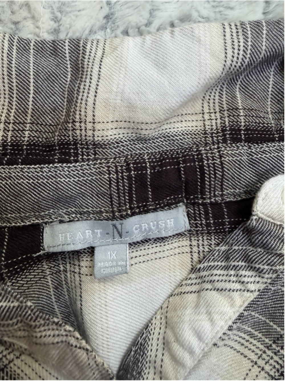 Heart N Crush Women's Black/White Plaid Collared Woven Cotton Button-Up 1X - Picture 6 of 8